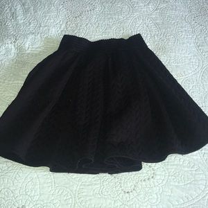 Xhiliration black polyester flowy skirt
